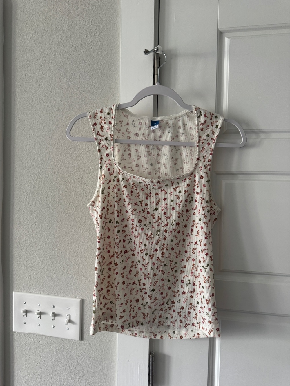 Old Navy Cream Floral Scoop Neck Tank Top